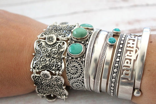 Bohemain Vintage Metal Silver Carving Flower Cuff Bracelet Gypsy Summer Style Coachella Bangle Bracelets for Women Men Jewelry