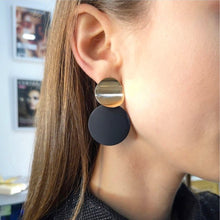 Load image into Gallery viewer, 2019 Fashion Non Pierced Clip On Earrings Gold Black Metal Round Disc Statement Ear Clips for Women Bijoux Brincos Party Gift